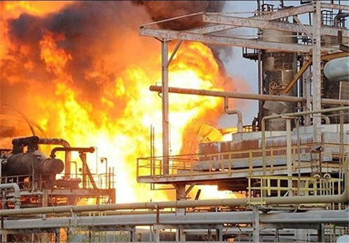 Hỏa hoạn nghiêm trọng tại nhà máy lọc dầu của Iran, ít nhất 100 công nhân bị thương